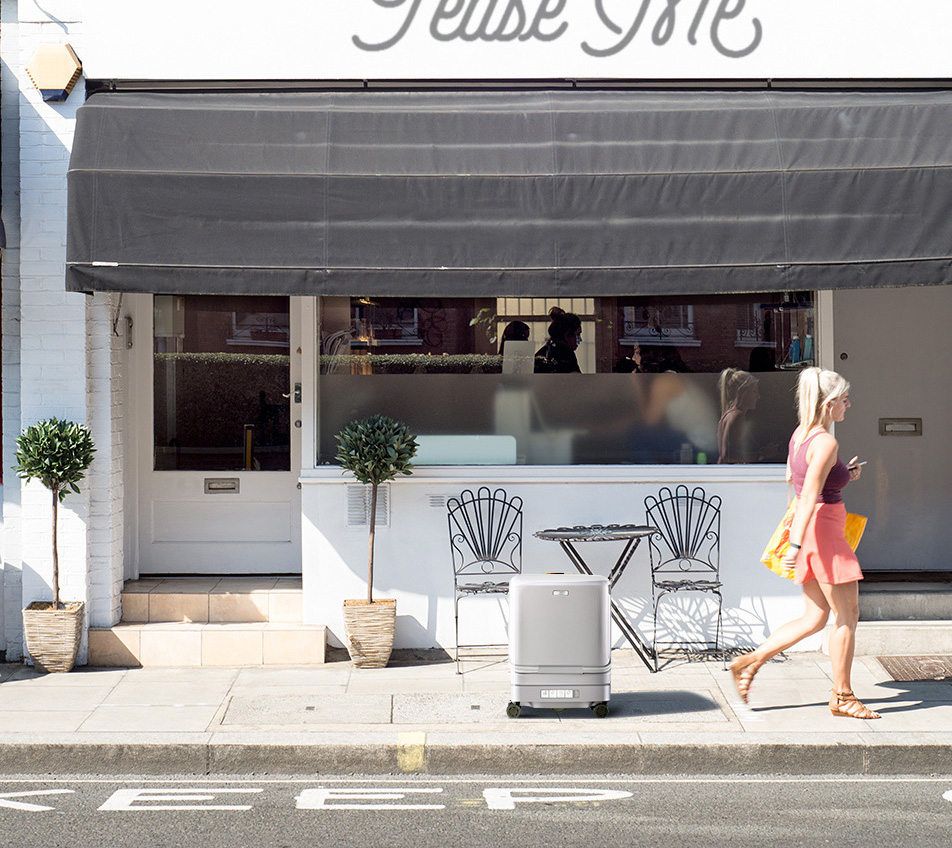 There is no helper in the journey, but there can be a smart luggage robot Airwheel SR5